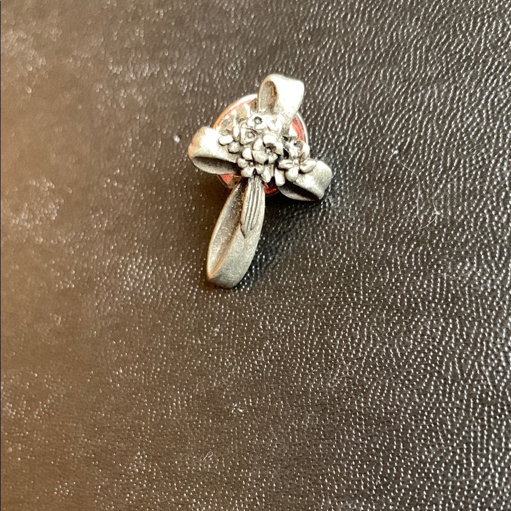 Elegant Silver Floral Brooch